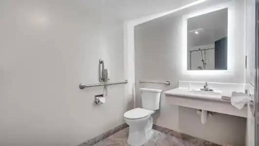 Days Inn & Suites by Wyndham Niagara Falls/Buffalo - 28