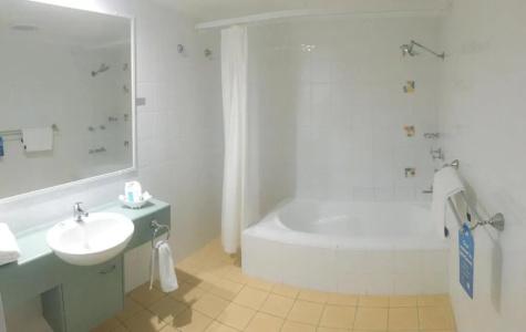 Beachside Holiday Apartments - 49
