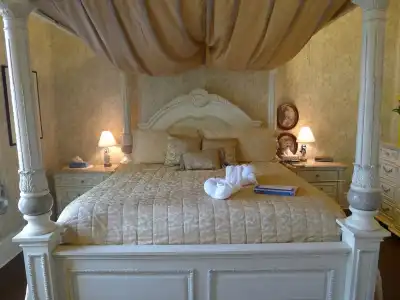 Stone Maiden Inn - 4