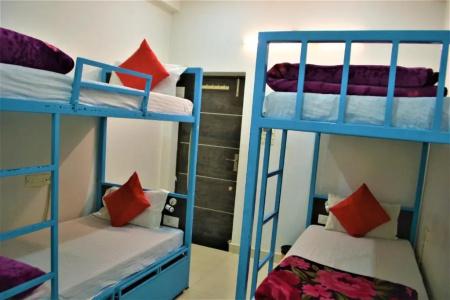 Bedweiser Backpackers Hostel - 29