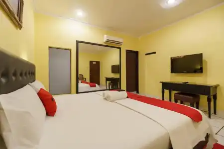 RedDoorz Plus near Ancol - 43