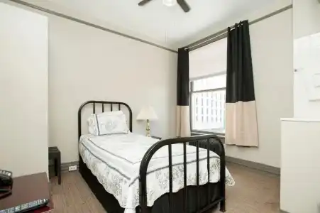 Gardner & Hostel - 119