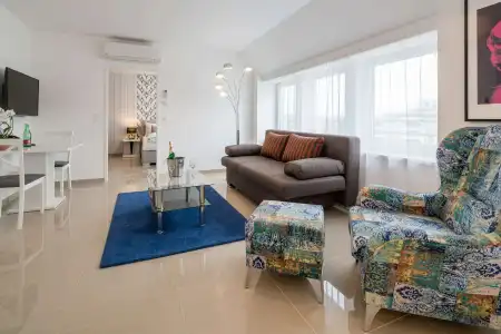 Best Western Plus Celebrity Suites - 91