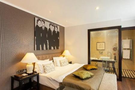 Quentin Boutique - 60