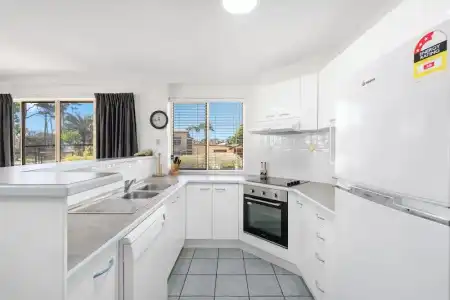 Alexander Beachfront Apartments - 65