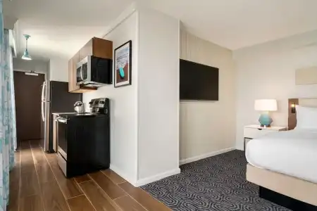 DoubleTree by Hilton Ocean City Oceanfront - 98
