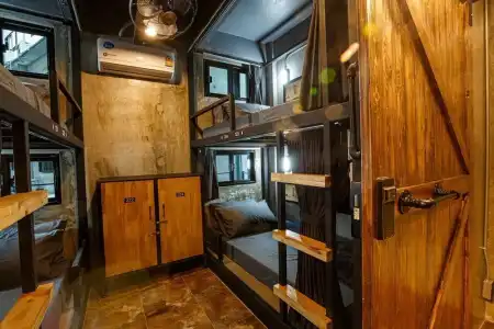 Episode 11 Hostel Sukhumvit - 25