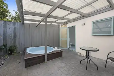 Fenton Court Motel - 77