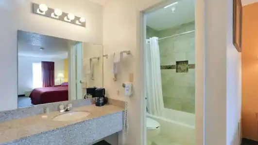 Magnuson Bradenton - 8