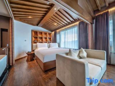Lijiang Tianyu Boutique - 121
