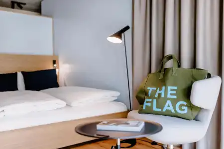THE FLAG West M. - 31