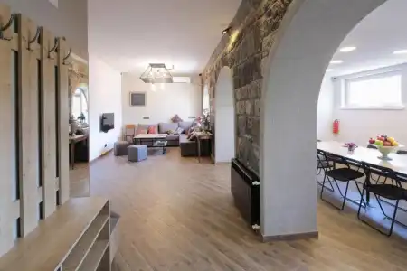 Highland Hostel - 11