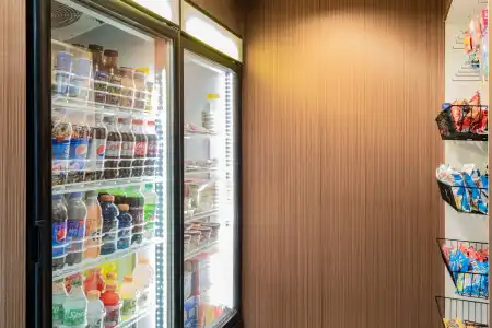 Days Inn & Suites by Wyndham Niagara Falls/Buffalo - 9
