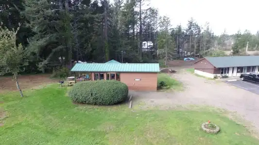 Park Motel and Cabins - 290