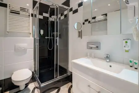 Best Western Plus Celebrity Suites - 110