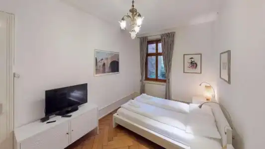 Unique Serviced Living at Airport Line - 47