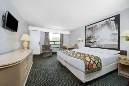 Super 8 by Wyndham Niagara Falls North - 1