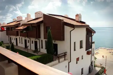 White Coast Beach Apartments - 16
