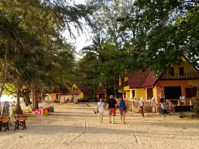 Andaman Beach Resort Koh Jum - 12