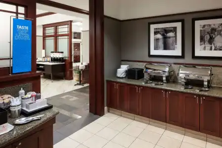 Hampton Inn & Suites Oklahoma City-Bricktown - 27