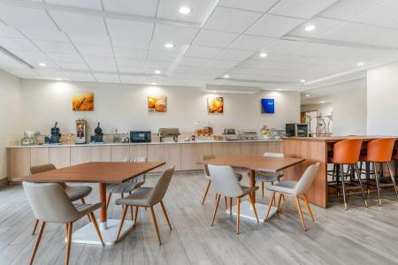 Comfort Inn & Suites Madison East Interstate I-90 - 25