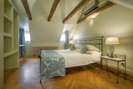 Black Star Suites - 19