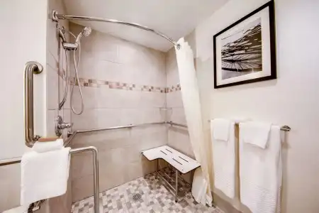 DoubleTree by Hilton & Suites Jersey City - 7