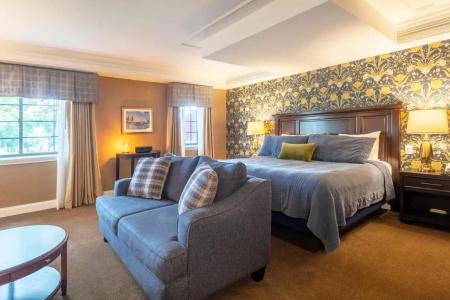 Red Coach Inn - 33
