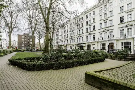 Tudor Court - 20