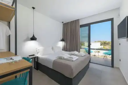 Lambis Studios & Apartments - 1
