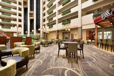 Embassy Suites Lincoln - 34