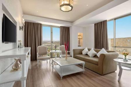 Ramada Plaza by Wyndham - 34