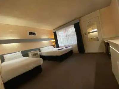 Mahogany Motel - 43