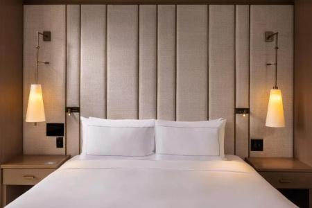 The Statler Dallas Curio Collection By Hilton - 77