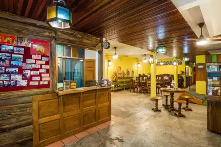Banthat Thong Hostel - 12