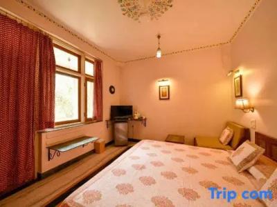 Arya Niwas - 171
