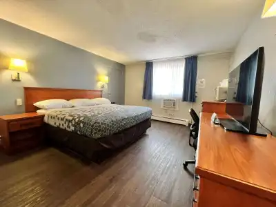 Econo Lodge Motel Village - 57