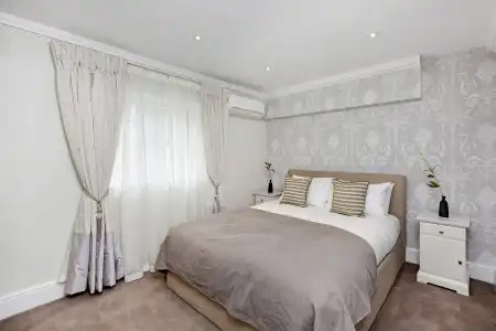 Queensgate Court - 13