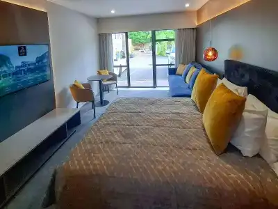Distinction Coachman, Palmerston North - 84