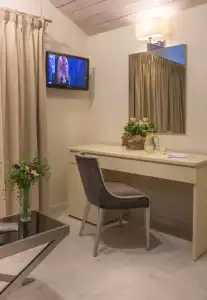 Cosmopolitan - 105