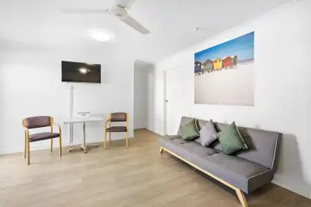 Montego Mermaid Beach Motel - 76