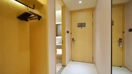 JI Shanghai Hongqiao National Exhibition and Convention Centre Huaxiang Road - 4