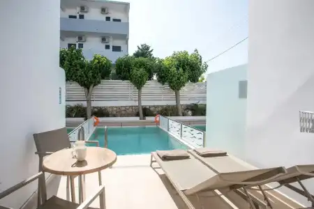 Stay Helios - 10