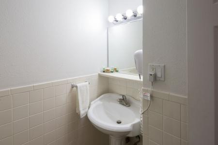 Geary Parkway Motel At Mine Hospitality - 8
