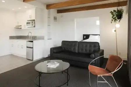 Hollywood Hills - 82