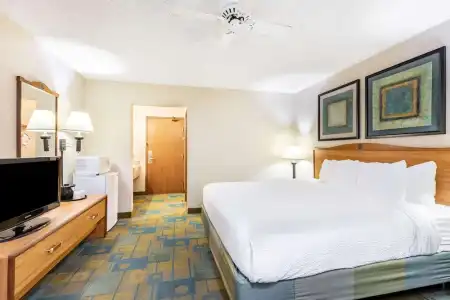 La Quinta Inn & Suites by Wyndham El Paso East - 20