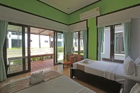 Phi Phi Andaman Beach Resort - 5