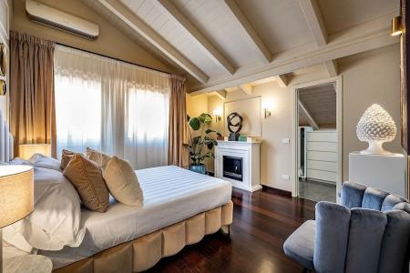 Ungherese Small Luxury - 167