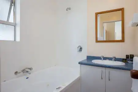 Middle Park Motel - 9