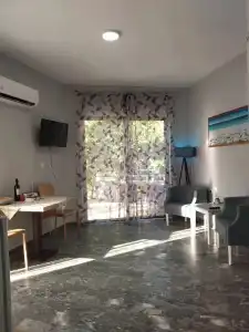 Erato Studios & Apartments - 5